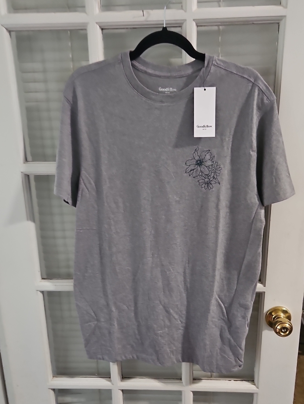 ❤️ NWT Goodfellow & Co Light Gray Short-Sleeve Tee with Floral Chest Print. Sz M